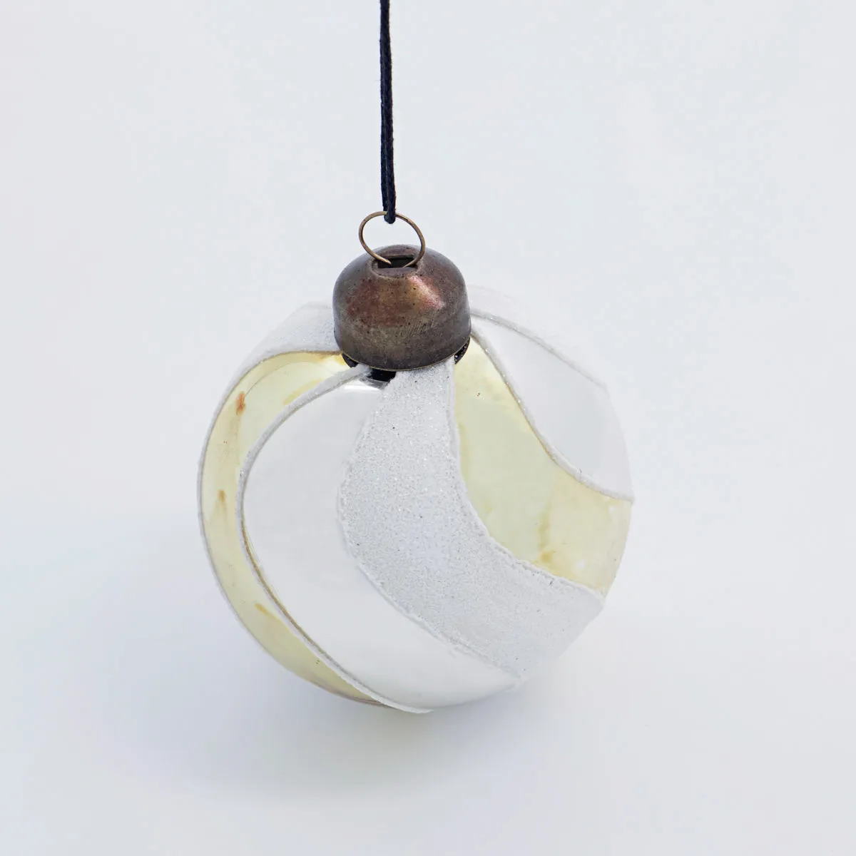 House Doctor Glowi Christbaumkugel Ø6cm 6er Pack 6 House Doctor Glowi Christbaumkugel Ø6cm 6er Pack – Bild 4