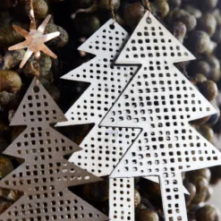 House Doctor Tree With Star Weihnachtsanhänger Perforiert 3er Pack 9 House Doctor Tree With Star Weihnachtsanhänger Perforiert 3er Pack -House Doctor Online-Geschäft 513332 01 6 EnvironmentImage 3f1d9ceefa