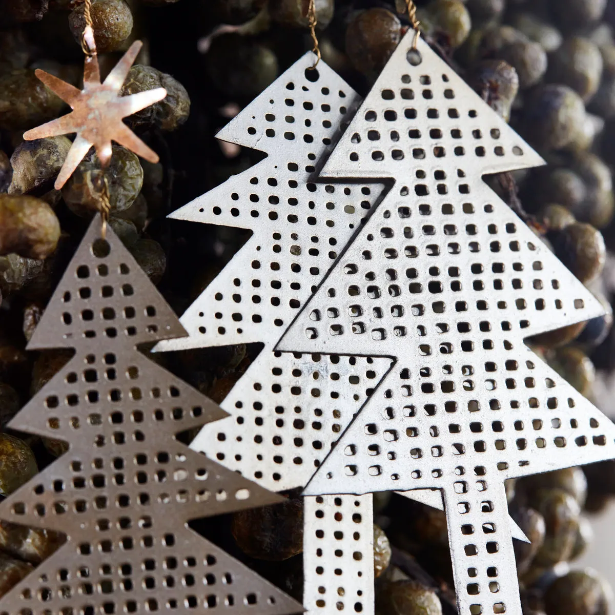 House Doctor Tree With Star Weihnachtsanhänger Perforiert 3er Pack 6 House Doctor Tree With Star Weihnachtsanhänger Perforiert 3er Pack – Bild 4